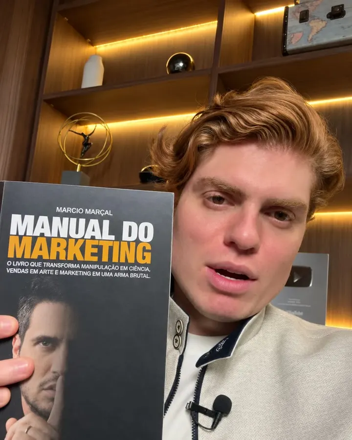 Manual do Marketing na mão de leitor