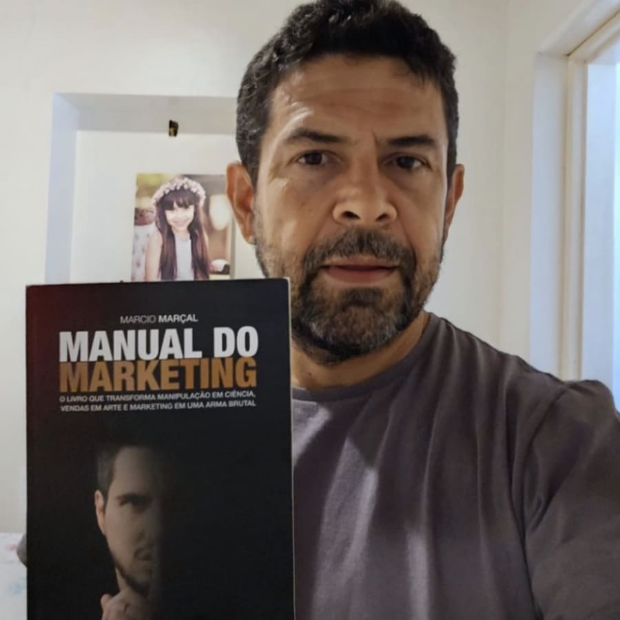 Manual do Marketing na mão de leitor