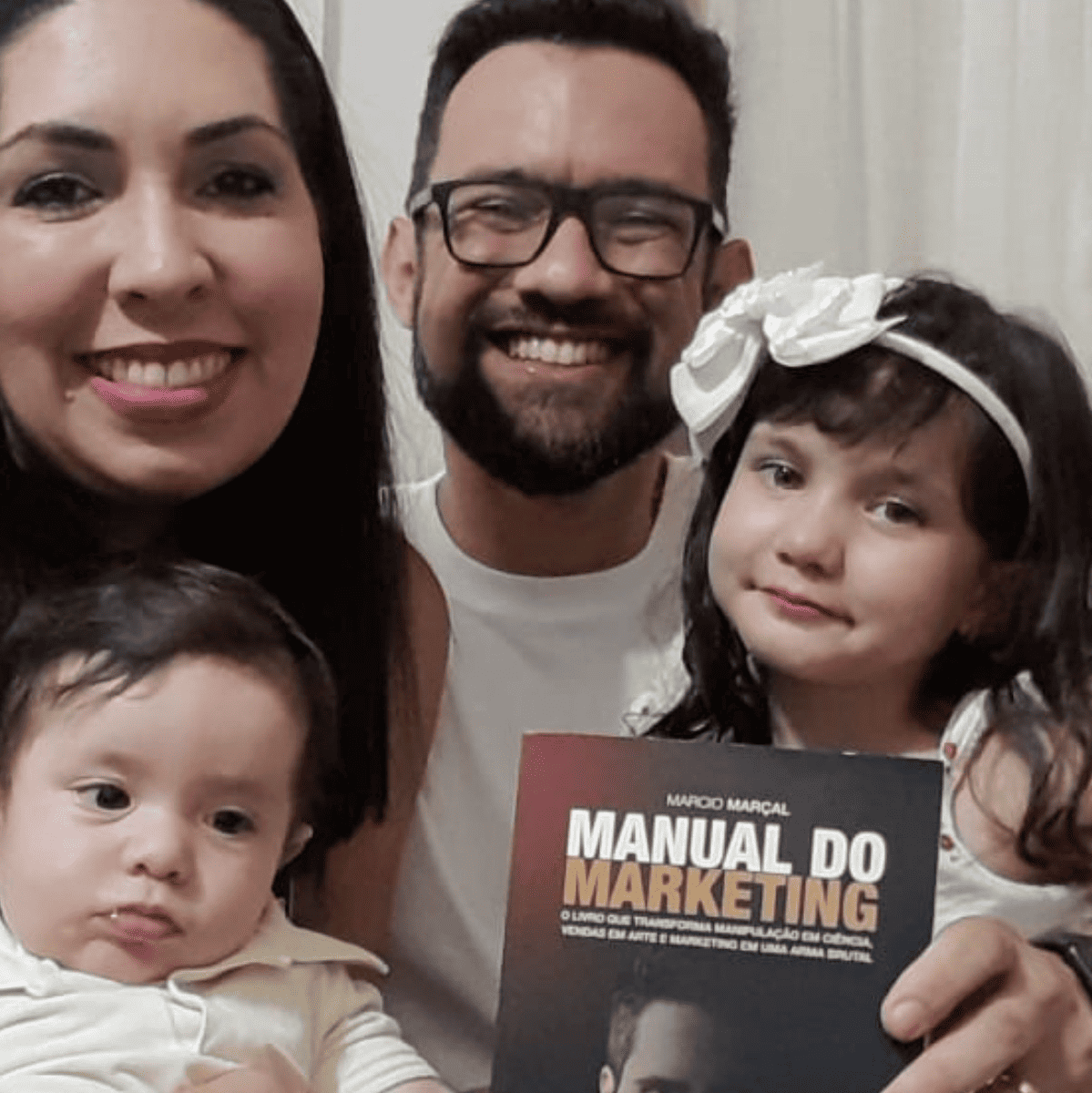 Manual do Marketing na mão de leitor